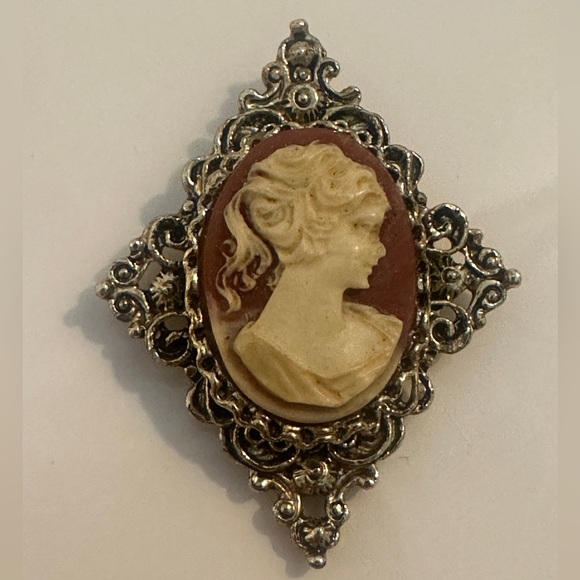 Vintage Gerry’s Cameo Brooch / necklace pendant - Picture 3 of 9
